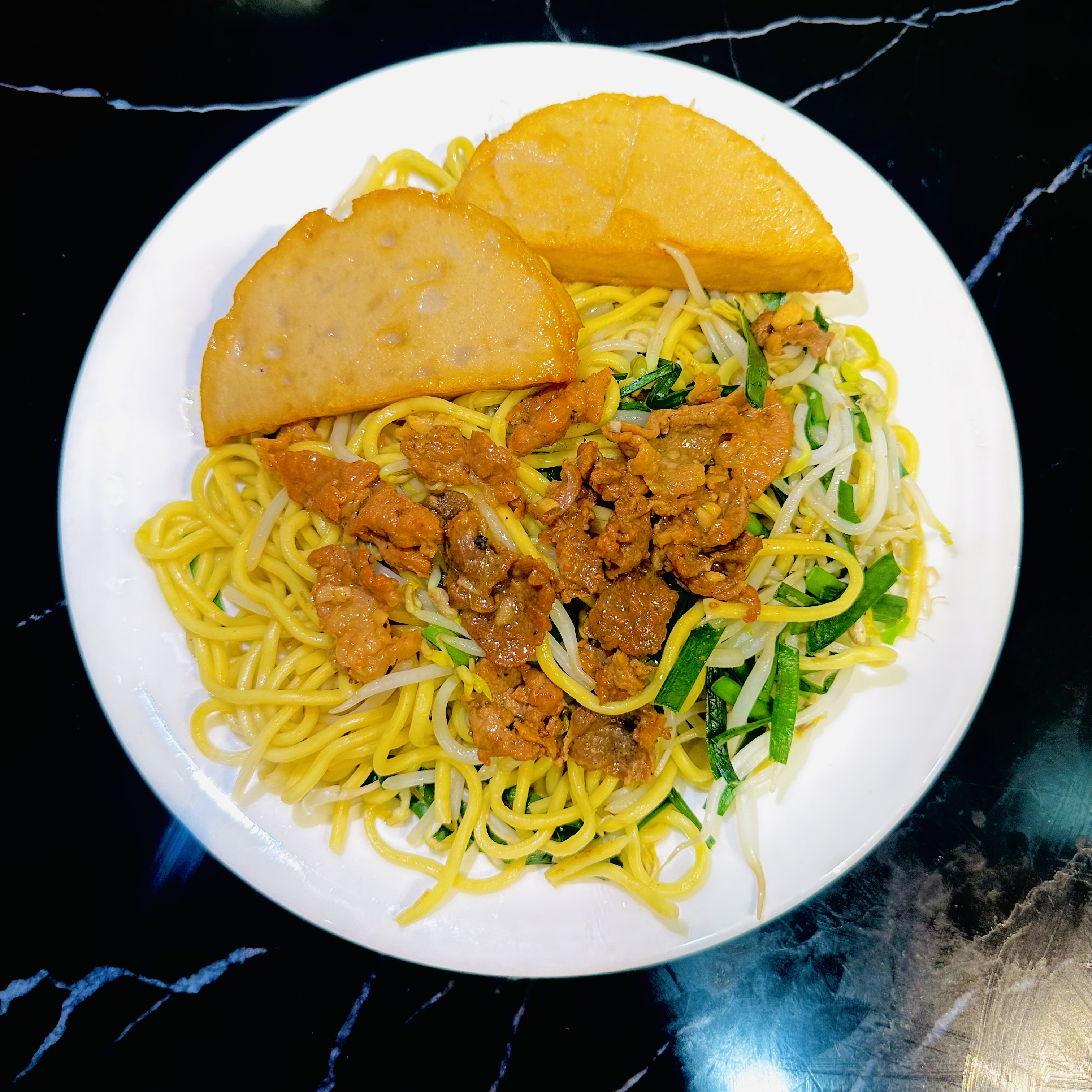 មីឆាសាច់គោប៉ាត់តេ